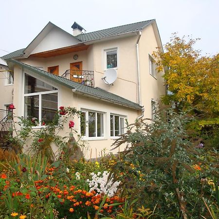Vyshenka Guest House Iaremcea Exterior foto