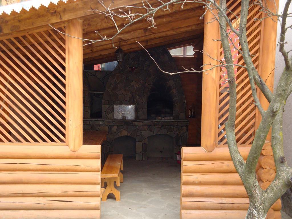 Vyshenka Guest House Iaremcea Exterior foto